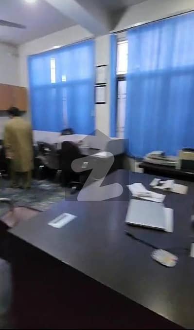 فیض آباد راولپنڈی میں 4 کمروں کا 6 مرلہ دفتر 1.6 لاکھ میں کرایہ پر دستیاب ہے۔