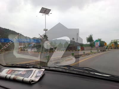 مری ایکسپریس وے مری میں 2 کنال کمرشل پلاٹ 4.5 کروڑ میں برائے فروخت۔