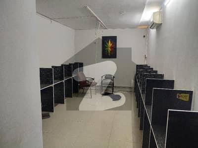 شاہراہِ فیصل کراچی میں 5 مرلہ دفتر 1.3 لاکھ میں کرایہ پر دستیاب ہے۔