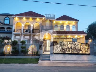 20 MAARLA HOUSE FOR SAEL IN LDA AVENUE 1 WITU GAS OWNER BUILT HOUSE A++++CONSTRUCTION