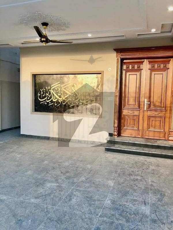 رائل آرچرڈ ملتان پبلک سکول روڈ,ملتان میں 5 کمروں کا 10 مرلہ مکان 1.25 لاکھ میں کرایہ پر دستیاب ہے۔ رائل آرچرڈ ملتان پبلک سکول روڈ,ملتان میں 5 کمروں کا 10 مرلہ مکان 1.25 لاکھ میں کرایہ پر دستیاب ہے۔