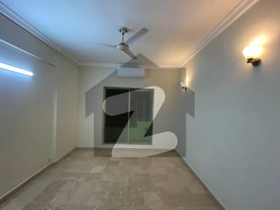 ایف ۔ 11 اسلام آباد میں 2 کمروں کا 8 مرلہ فلیٹ 1.1 لاکھ میں کرایہ پر دستیاب ہے۔