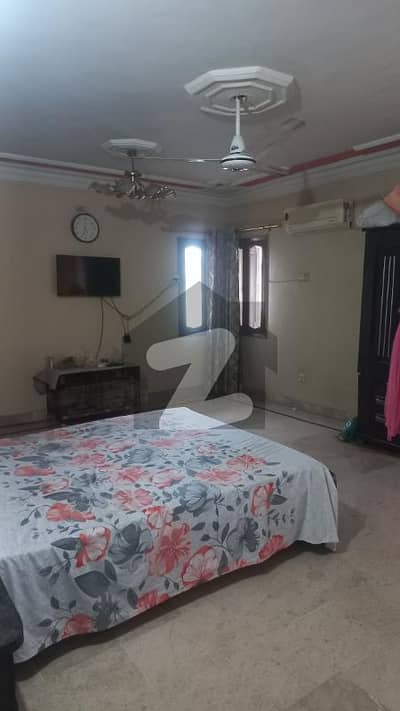 Well Maintained 2nd Floor Portion For Rent