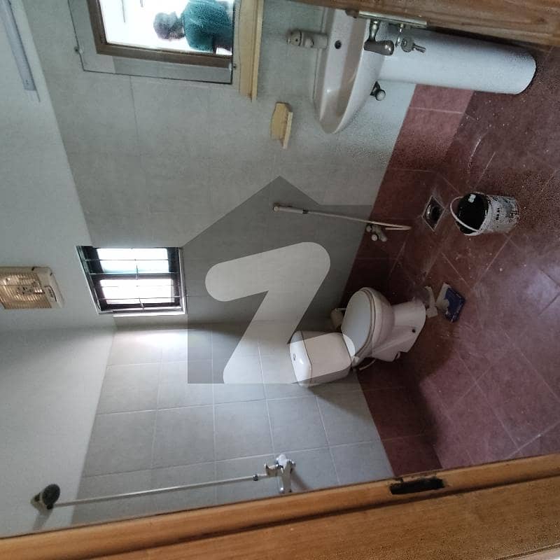 5 Marla Flat For rent College Road Lhr 5 Marla Flat For rent College Road Lhr