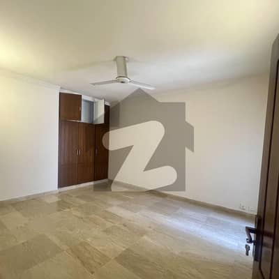 F11 4 Bedroom Flat For Rent