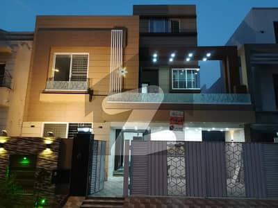 بحریہ ٹاؤن - طلحہ بلاک بحریہ ٹاؤن سیکٹر ای,بحریہ ٹاؤن,لاہور میں 5 کمروں کا 10 مرلہ مکان 3.35 کروڑ میں برائے فروخت۔ بحریہ ٹاؤن - طلحہ بلاک بحریہ ٹاؤن سیکٹر ای,بحریہ ٹاؤن,لاہور میں 5 کمروں کا 10 مرلہ مکان 3.35 کروڑ میں برائے فروخت۔