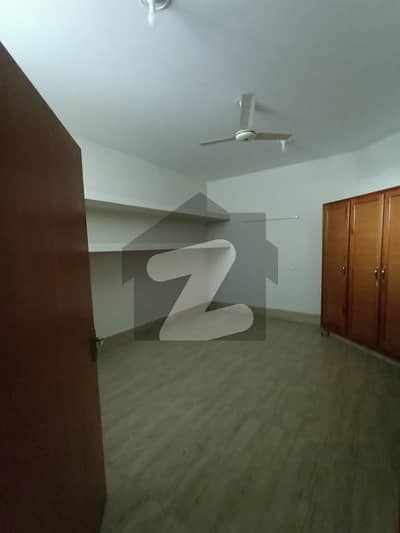 32 Marla Old House For Sale In Cavalry Ground Lahore