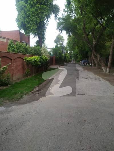 کینٹ لاہور میں 5 کمروں کا 2 کنال مکان 23.5 کروڑ میں برائے فروخت۔
