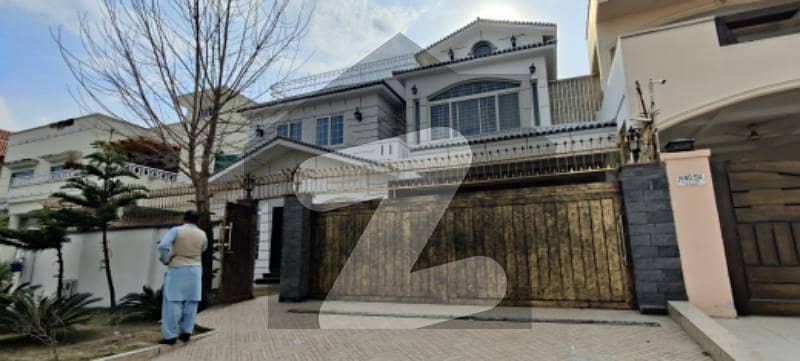 E-11 Beautiful Kanal House E-11 Beautiful Kanal House