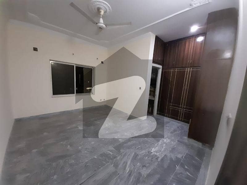 Ground portion house for rent. Location abdullah garden.