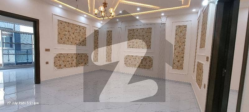 ماڈل سٹی ون کینال روڈ,فیصل آباد میں 3 کمروں کا 5 مرلہ مکان 2.3 کروڑ میں برائے فروخت۔