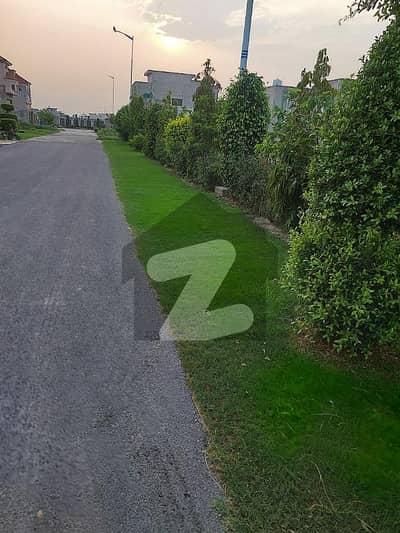 بینکرس ایوینیو کوآپریٹو ہاؤسنگ سوسائٹی لاہور میں 9 مرلہ رہائشی پلاٹ 1.2 کروڑ میں برائے فروخت۔