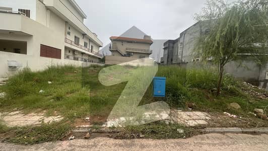 Commending Height 2sd Avenue Sector B 1kanal Plot For Sale