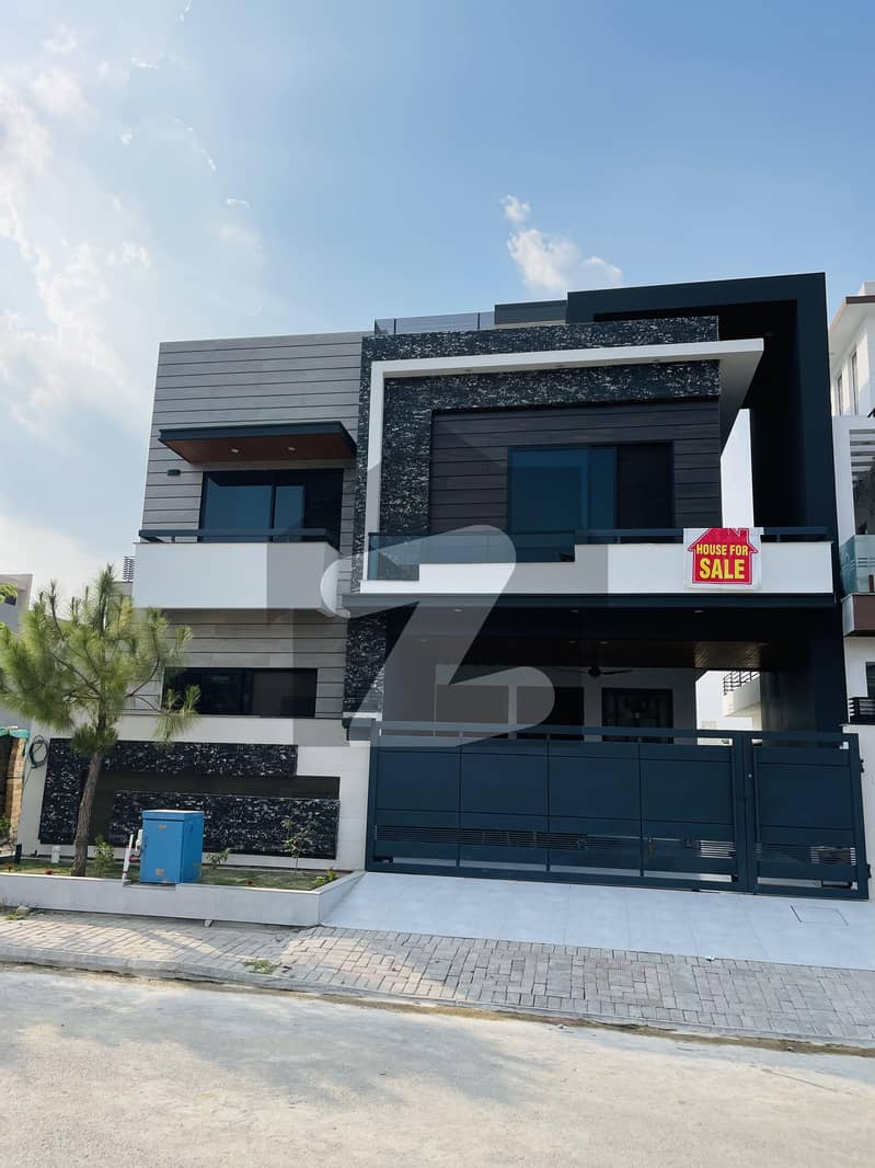 10 Marla Modern House For Sale