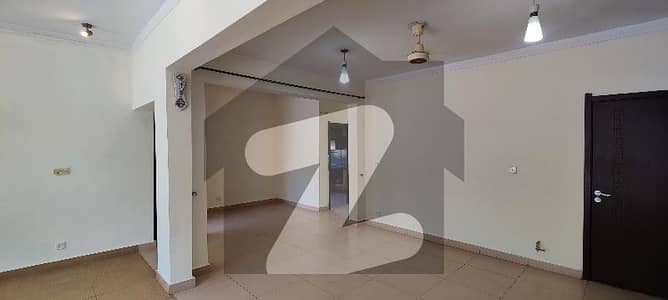 A peaceful defence villa for rent with a huge lawn