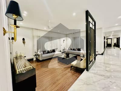 ڈی ایچ اے فیز 8 ڈی ایچ اے ڈیفینس,کراچی میں 6 کمروں کا 2 کنال مکان 60.0 کروڑ میں برائے فروخت۔