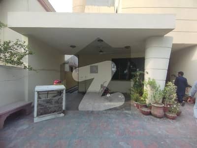 1 Kanal Beautiful House For Rent Near All Facilities