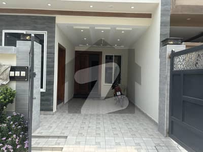 نشیمنِ اقبال فیز 2 نشیمنِ اقبال,لاہور میں 5 کمروں کا 6 مرلہ مکان 1.1 لاکھ میں کرایہ پر دستیاب ہے۔