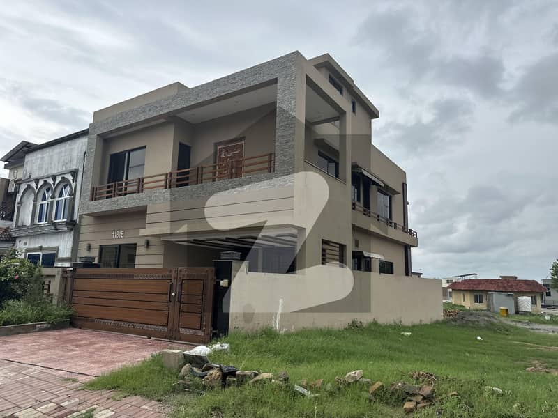 BAHRIA Town Phase 8 Sector F1 10 Marla House For Sale
