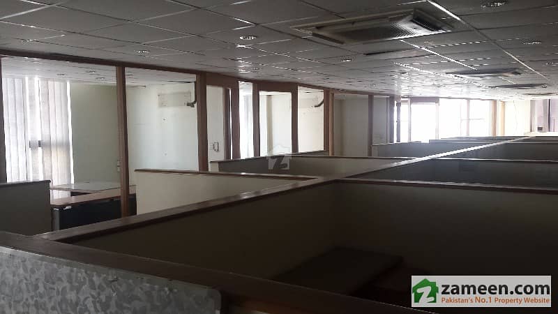 400 Sq Yards Floors Available For Rent At Main Zamzama