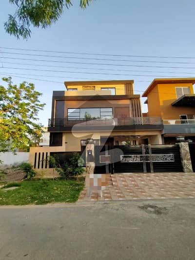 Prime Location 10 Marla Spacious House Is Available In Gajju Matah For sale