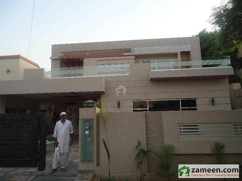 1 Kanal Upper Portion & Lower Portion Locked Near A Park For Rent In DHA Phase 3