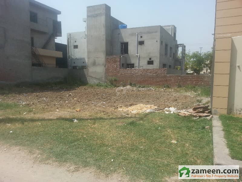 10 Marla Plot No 16 Sale In Sunny Park Near Society Entrance Gate In PCSIR Phase 2