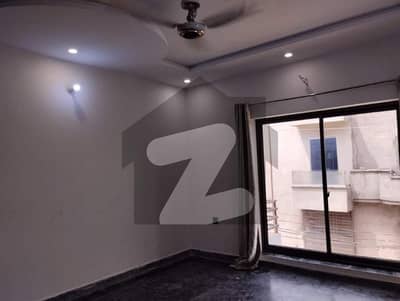 Gulshan-E-Iqbal Block 9 Back Urdu Sci Collage 600 Yard Independent Ground Floor Portion With 3 Car Parking Reasonable Rent Demand