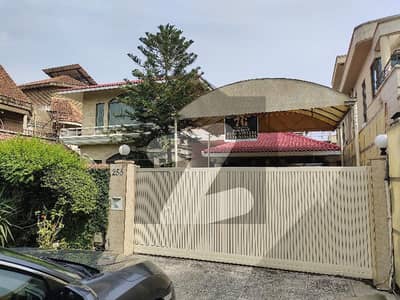 F-11 666 SQ Yard 5 Bed With 2 Knal Extra Land Main Location Full House Available For Rent
