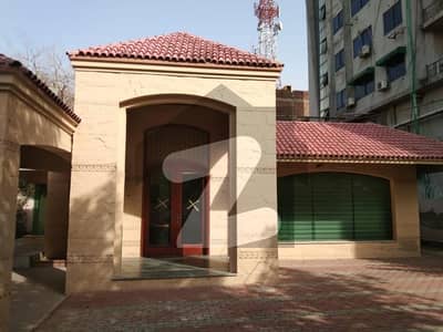 گلبرگ لاہور میں 7 کمروں کا 3 کنال مکان 10.0 لاکھ میں کرایہ پر دستیاب ہے۔