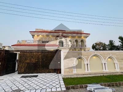 شاہین ہاؤسنگ سکیم ورسک روڈ,پشاور میں 9 کمروں کا 1 کنال مکان 5.0 کروڑ میں برائے فروخت۔