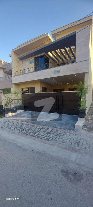 ڈی ۔ 17 اسلام آباد میں 4 کمروں کا 9 مرلہ مکان 4.0 کروڑ میں برائے فروخت۔