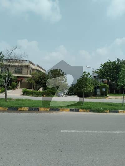 جی ۔ 13 اسلام آباد میں 1 کنال رہائشی پلاٹ 8.6 کروڑ میں برائے فروخت۔