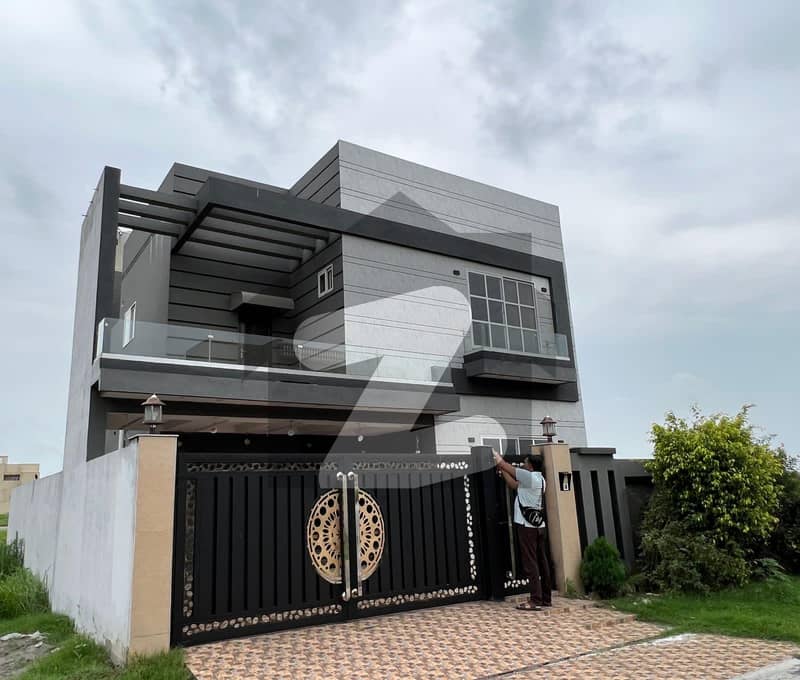 10 Marla Modern House For Rent