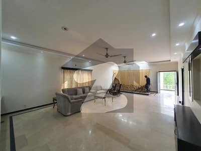 For Rent 3 Bed Luxrious Flat In The Heart Of Lahore (Gulberg)