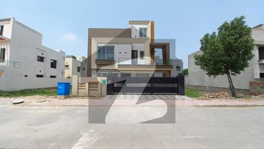 10 Marla Villa Available For Rent In Bahria Town