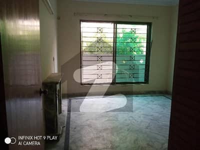 Chaklala Scheme 3 Main Market 3beds. D D T. V Lounge Ground Portion Good Location