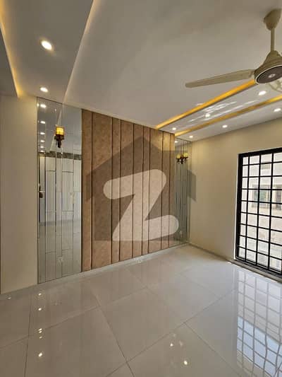 Prime Location 10 Marla House For Sale In Park View City, Lahore