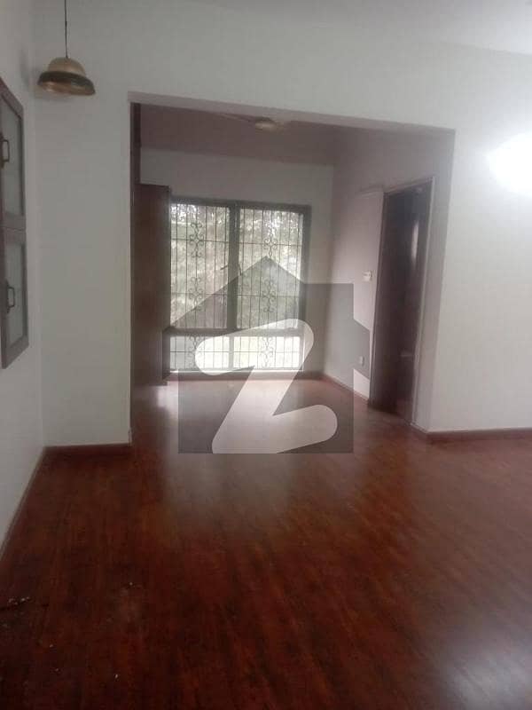 1 Kanal Beautiful House Available For Rent 1 Kanal Beautiful House Available For Rent