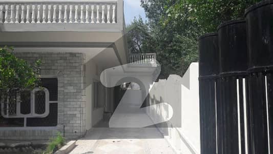 ایف ۔ 7/1 ایف ۔ 7,اسلام آباد میں 4 کمروں کا 2 کنال زیریں پورشن 3.5 لاکھ میں کرایہ پر دستیاب ہے۔