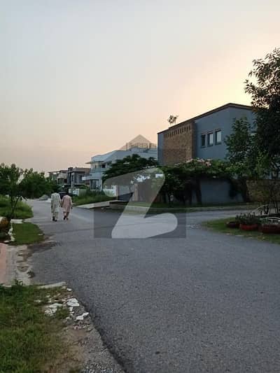 E-11/3 1-Kanal Plot For Sale Back Open