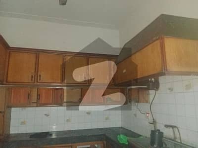 Prime location 1 kanal house available for rent