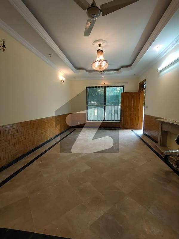 House Available For Rent In F-11 House Available For Rent In F-11