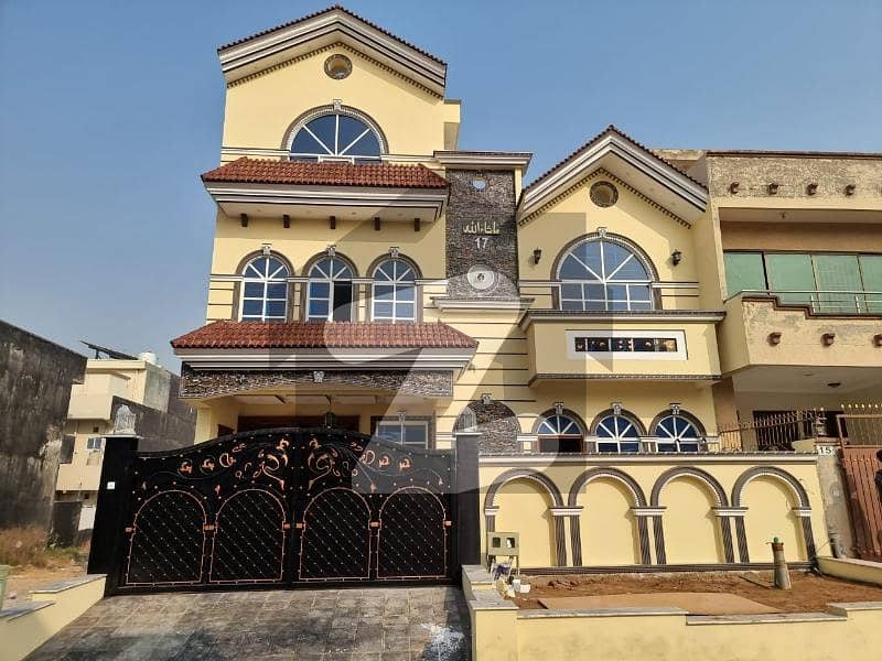 House For Sale In G-13 House For Sale In G-13