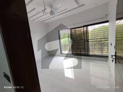 DHA RAHBAR 5 MARLA BRAND NEW UPPER PORTION IS UP FOR RENT