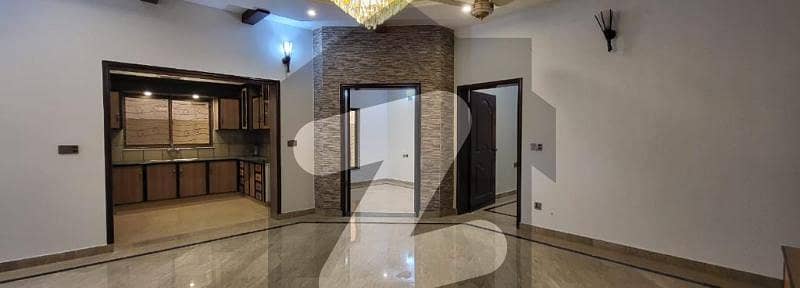 10 MARLA SLIGHTLY HOUSE IS AVAILABLE FOR RENT ON TOP LOCATION OF VALENCIA TOWN LAHORE