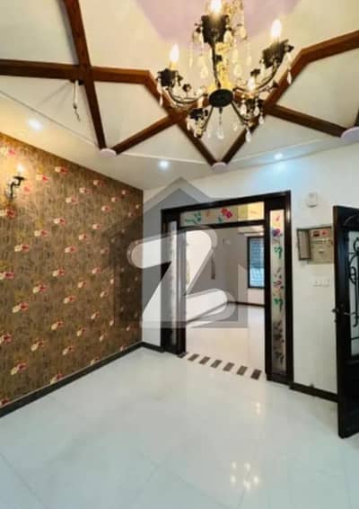 سبزہ زار سکیم لاہور میں 5 کمروں کا 5 مرلہ مکان 2.48 کروڑ میں برائے فروخت۔