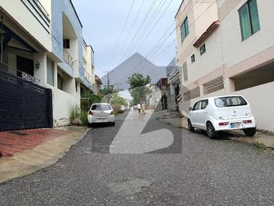 Lake View Lanes (LVL) 16.5 Plot Having 272 Sq Ft Marla For Sale Very