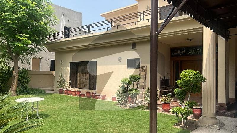 2 Kanal Beautiful Stylish Bungalow For Sale