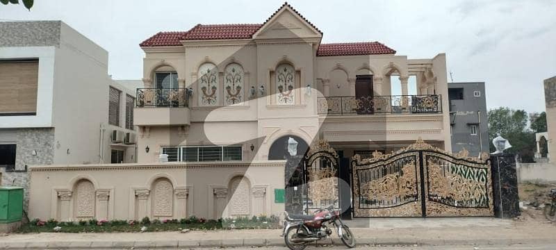 بحریہ ٹاؤن جینیپر بلاک بحریہ ٹاؤن سیکٹر سی,بحریہ ٹاؤن,لاہور میں 6 کمروں کا 1 کنال مکان 9.5 کروڑ میں برائے فروخت۔ بحریہ ٹاؤن جینیپر بلاک بحریہ ٹاؤن سیکٹر سی,بحریہ ٹاؤن,لاہور میں 6 کمروں کا 1 کنال مکان 9.5 کروڑ میں برائے فروخت۔